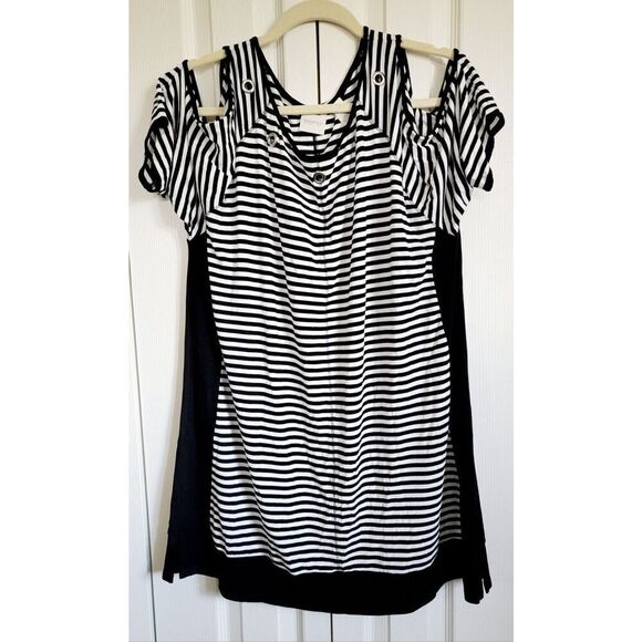 Chico's 3 Zenergy Cold Shoulder Top Black‎ White Stripe Stretch Fit SS Slimming - Picture 1 of 7